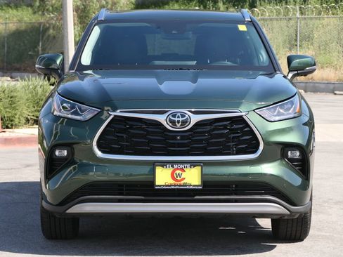 Used 2023 Toyota Highlander Platinum FWD image 8