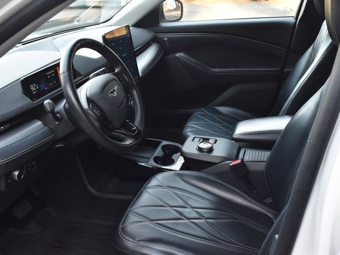 Used 2022 Ford Mustang Mach-E Select image 21