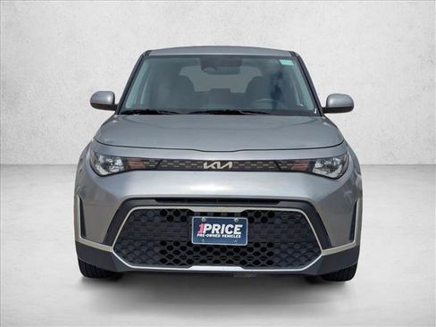 Used 2025 Kia Soul LX w/ LX Technology Package image 2
