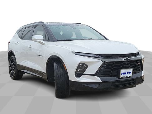 Used 2023 Chevrolet Blazer RS w/ Driver Confidence II Package FWD image 2