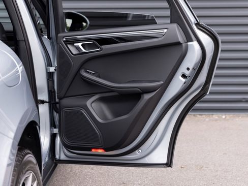 Used 2025 Porsche Macan image 29