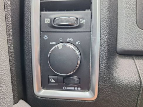 Used 2020 RAM 1500 Classic SLT AWD/4WD image 12