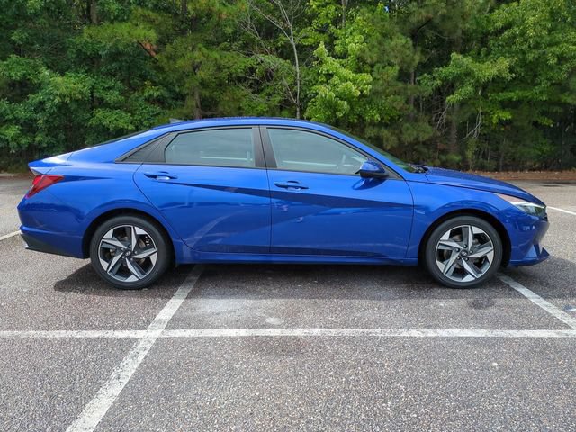 Used 2023 Hyundai Elantra SEL w/ Convenience Package FWD image 3
