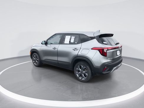 Used 2024 Kia Seltos LX AWD/4WD image 6