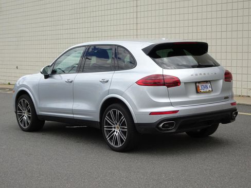 Used 2017 Porsche Cayenne Platinum Edition image 5
