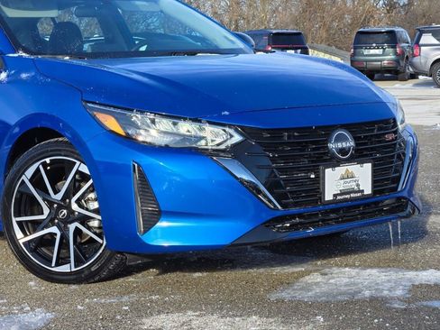 Used 2025 Nissan Sentra SR w/ SR Premium Package image 3