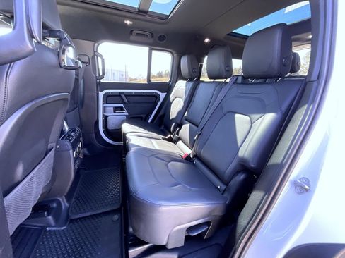 Used 2023 Land Rover Defender 130 SE image 19