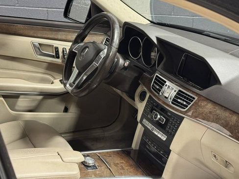 Used 2014 Mercedes-Benz E 350 4MATIC Sedan image 23