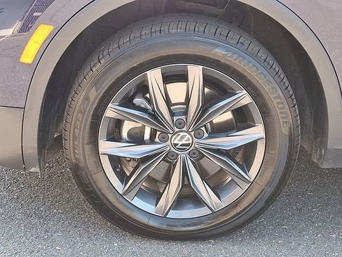 Used 2023 Volkswagen Tiguan SE w/ Panoramic Sunroof Package AWD/4WD image 28