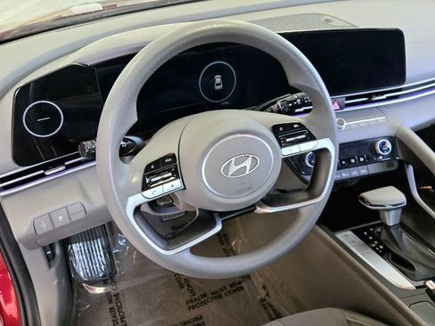 Used 2024 Hyundai Elantra SEL image 12