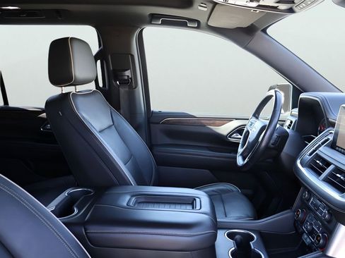 Used 2021 Chevrolet Tahoe Premier w/ Premium Package AWD/4WD image 9