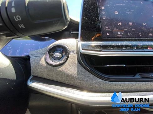 Used 2022 Jeep Compass Latitude FWD image 35