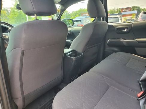 Used 2018 Toyota Tacoma TRD Sport w/ Technology Package AWD/4WD image 11