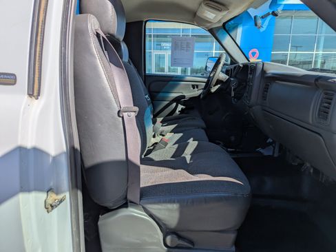 Used 2004 Chevrolet Silverado 2500 W/T AWD/4WD image 25