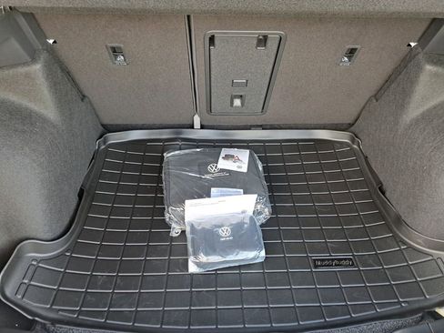 New 2026 Volkswagen Taos SE image 28