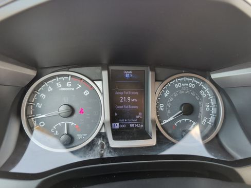Used 2019 Toyota Tacoma SR5 AWD/4WD image 18