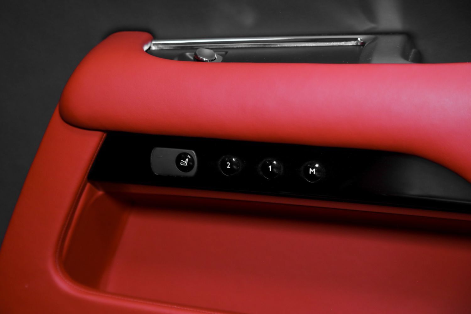 Used 2018 Rolls-Royce Dawn RWD image 62