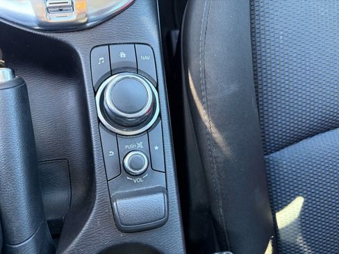 Used 2017 Toyota Yaris iA image 8