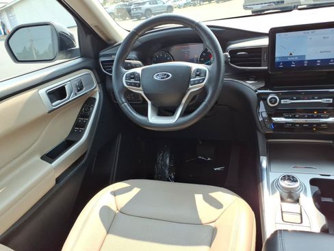 Used 2023 Ford Explorer Limited w/ Equipment Group 301A AWD/4WD image 10
