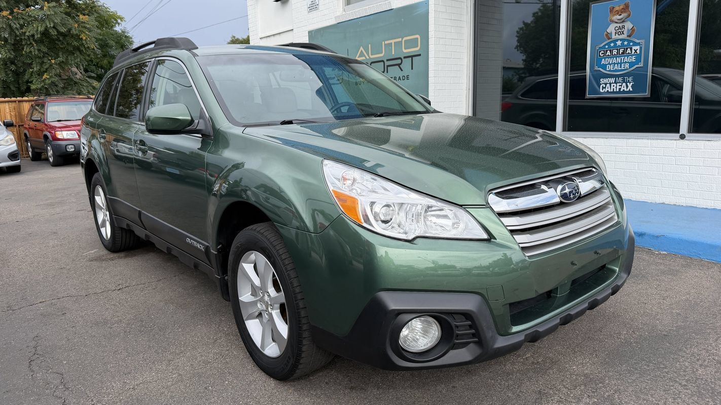 Used 2013 Subaru Outback 2.5i Limited AWD/4WD image 1