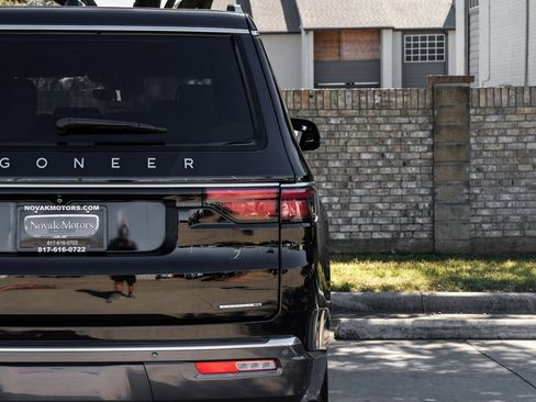 Used 2022 Jeep Wagoneer Series III w/ Premium Group I image 60