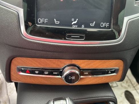 Used 2021 Volvo XC90 T6 Momentum w/ Protection Package Premier image 26