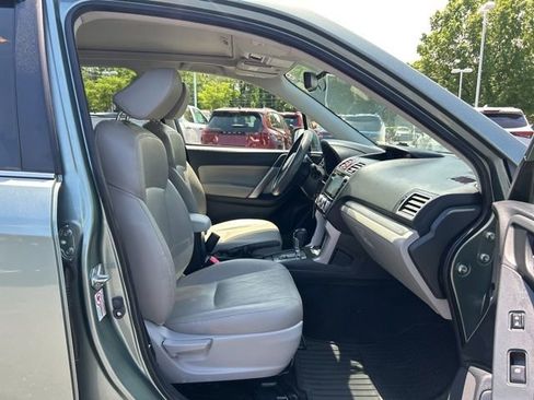 Used 2016 Subaru Forester 2.5i Limited AWD/4WD image 18
