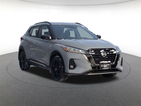 Used 2021 Nissan Kicks SR image 3