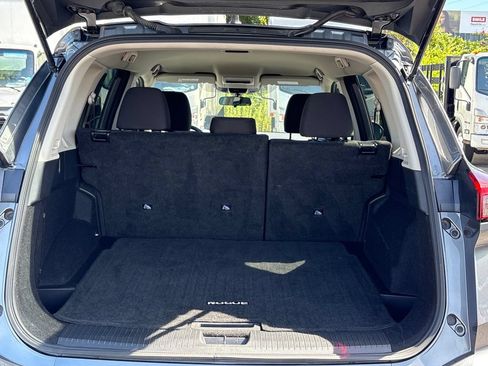 Used 2024 Nissan Rogue S FWD image 25