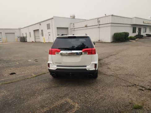 Used 2017 GMC Terrain SLE w/ Driver Alert Package I FWD image 17