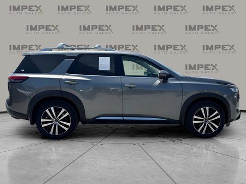 Used 2023 Nissan Pathfinder Platinum AWD/4WD image 6