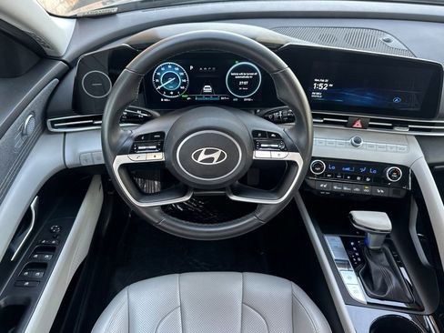 Used 2025 Hyundai Elantra Limited image 15