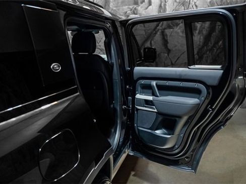 Used 2022 Land Rover Defender 110 S image 16