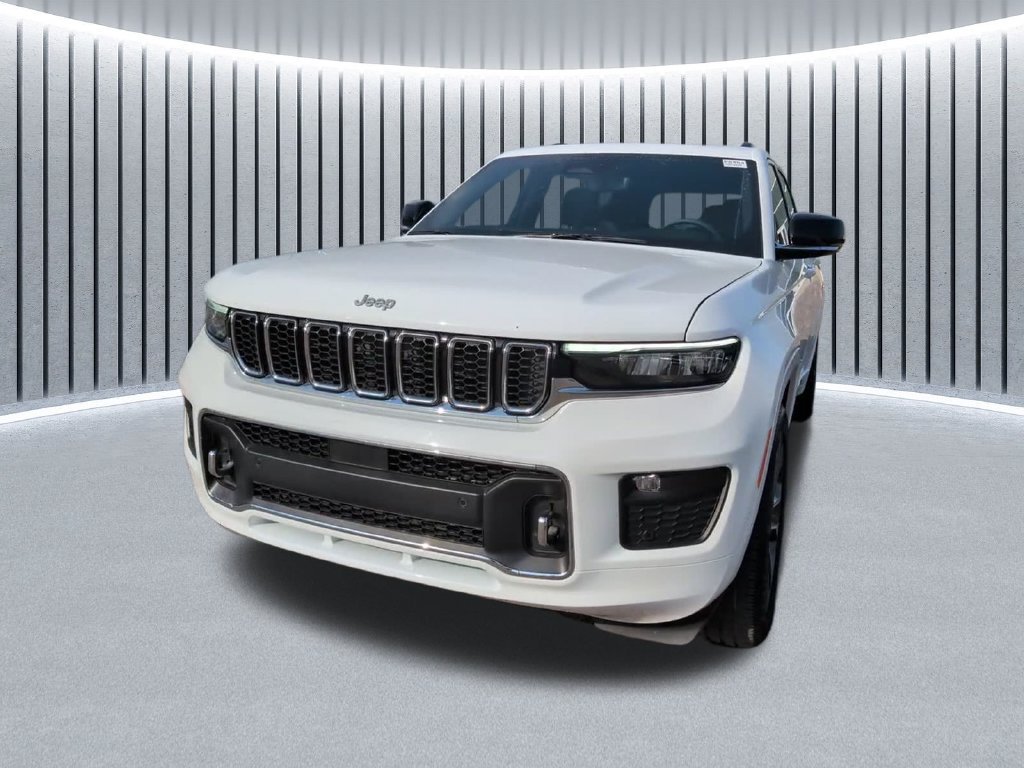 Used 2025 Jeep Grand Cherokee L Overland w/ Luxury Tech Group IV AWD/4WD image 16