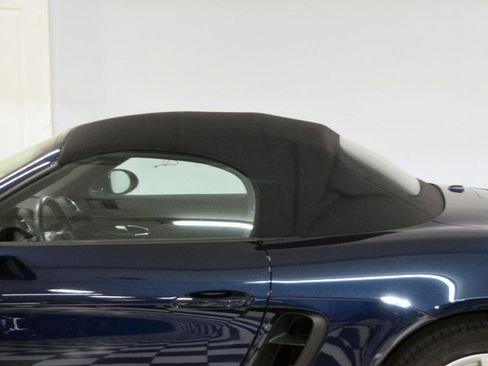 Used 2018 Porsche 718 Boxster RWD image 7