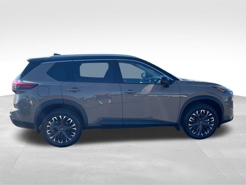 Used 2025 Nissan Rogue SL w/ Tech Package AWD/4WD image 6