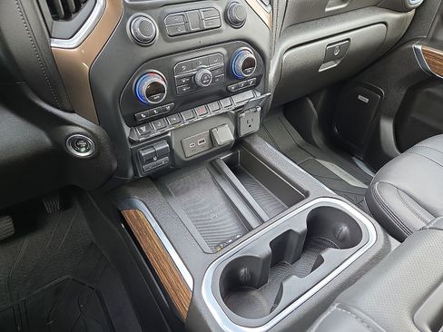 Used 2022 Chevrolet Silverado 2500 High Country w/ LPO, Hitch Package AWD/4WD image 25