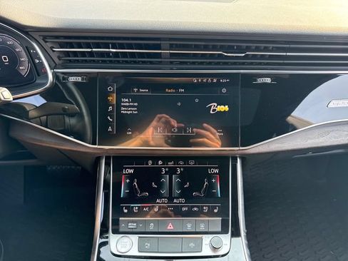 Used 2020 Audi Q8 Premium Plus w/ Premium Plus Package AWD/4WD image 29