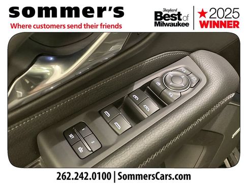 Used 2021 GMC Yukon XL Denali w/ Denali Premium Package AWD/4WD image 11