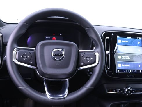 Certified 2024 Volvo XC40 B5 Core image 21