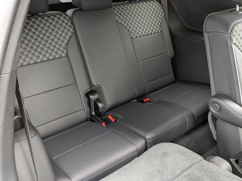 Used 2024 GMC Acadia Denali w/ Super Cruise Package image 22