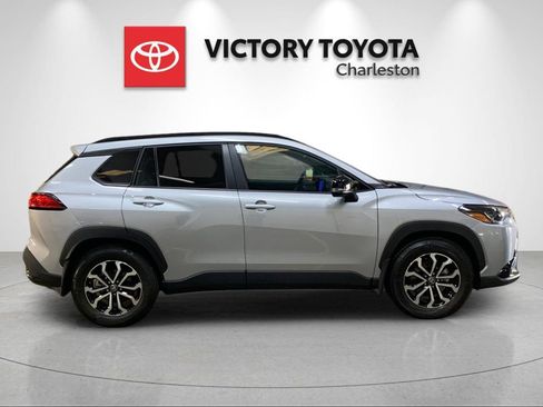 Used 2025 Toyota Corolla Cross AWD Hybrid w/ Moonroof Package image 6