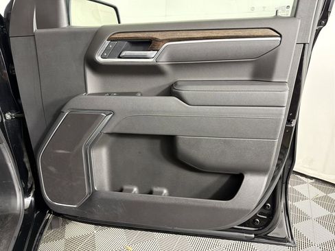 Used 2025 GMC Sierra 1500 Elevation image 12