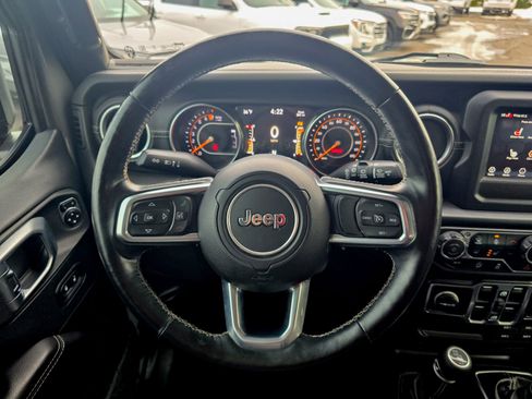 Used 2018 Jeep Wrangler Unlimited Sahara image 34