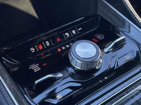 Used 2022 Jeep Wagoneer Series III image 37