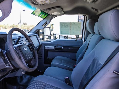 Used 2015 Ford F550 2WD Regular Cab Super Duty image 14