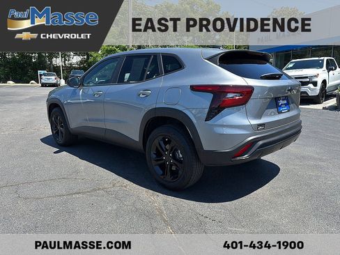 Certified 2025 Chevrolet Trax RS w/ Driver Confidence Package FWD image 5