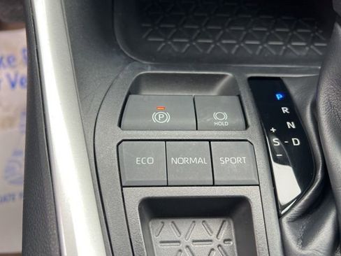 Used 2019 Toyota RAV4 LE w/ Carpet Mat Package image 21