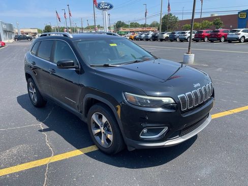 Used 2019 Jeep Cherokee Limited AWD/4WD image 3