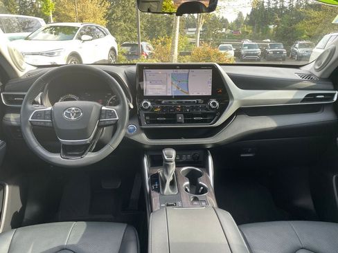 Used 2022 Toyota Highlander Platinum AWD/4WD image 19